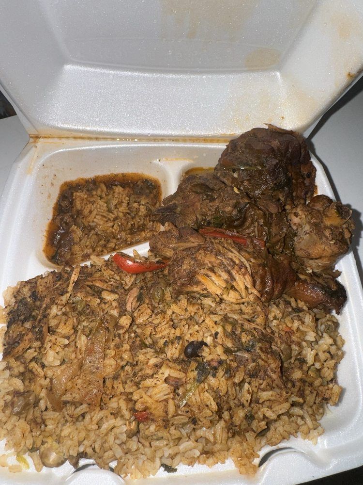 Stewed chicken and rice (pollo guisado con arroz)